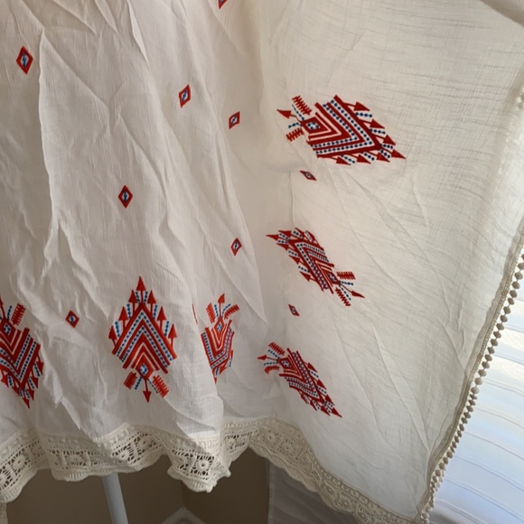 Beautiful Top - Picture 2 of 5